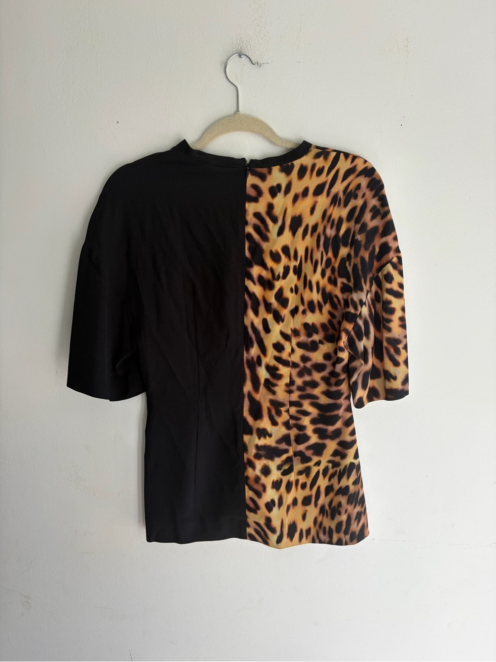 NWT! STELLA MCCARTNEY Silk T-Shirt with Relaxed Fit and Animal Print Size 40 M - Picture 4 of 6